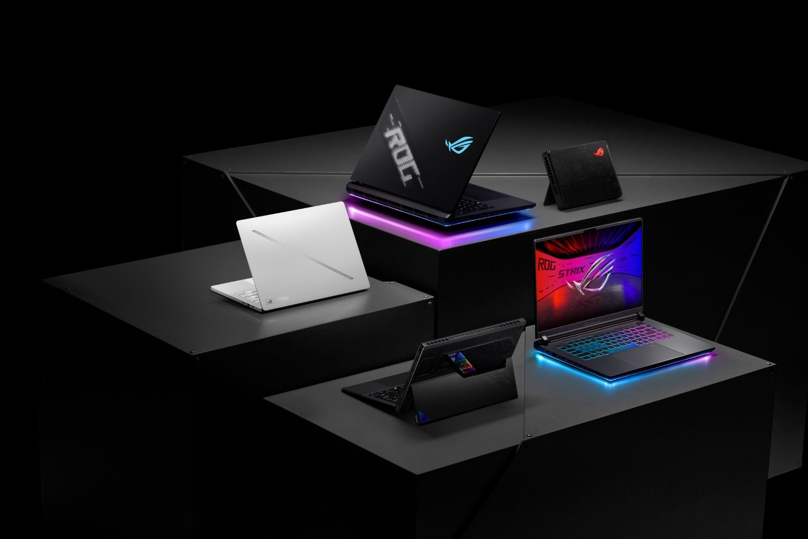 2025 Asus Rog Z3 LineP works a GeFORCE RTX 5090