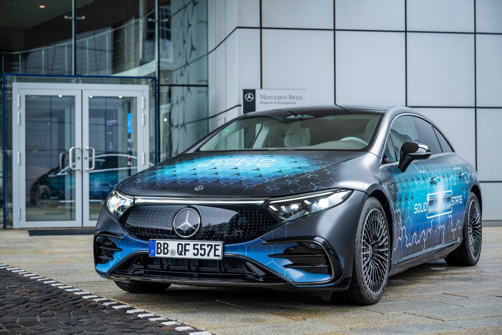Mercan start battery battery battery texts, Aims for 1,000km EV
