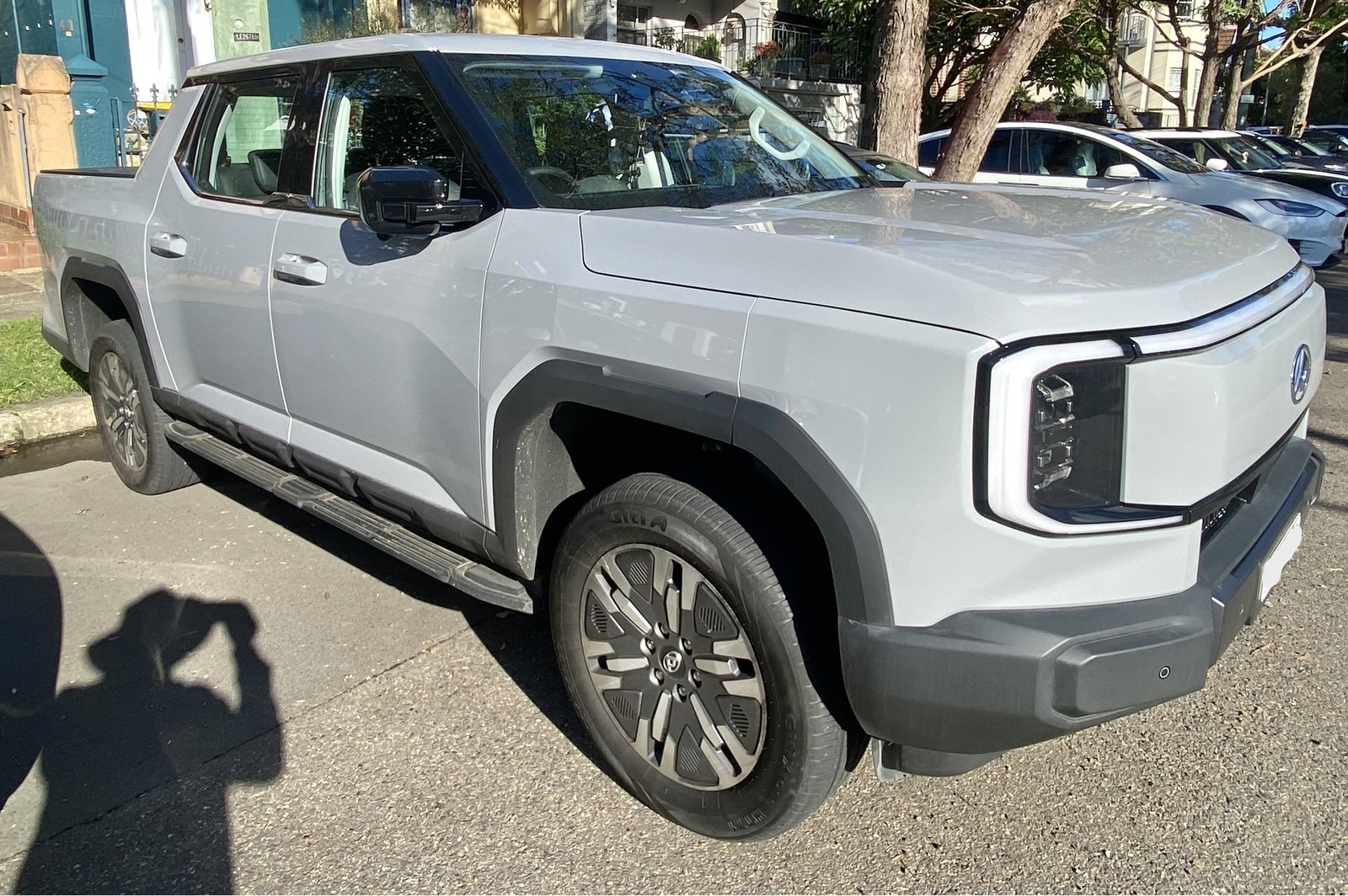 Another EV Ute on Australian roads? SAIC Maxus Eterner 9 spotted in Sydney