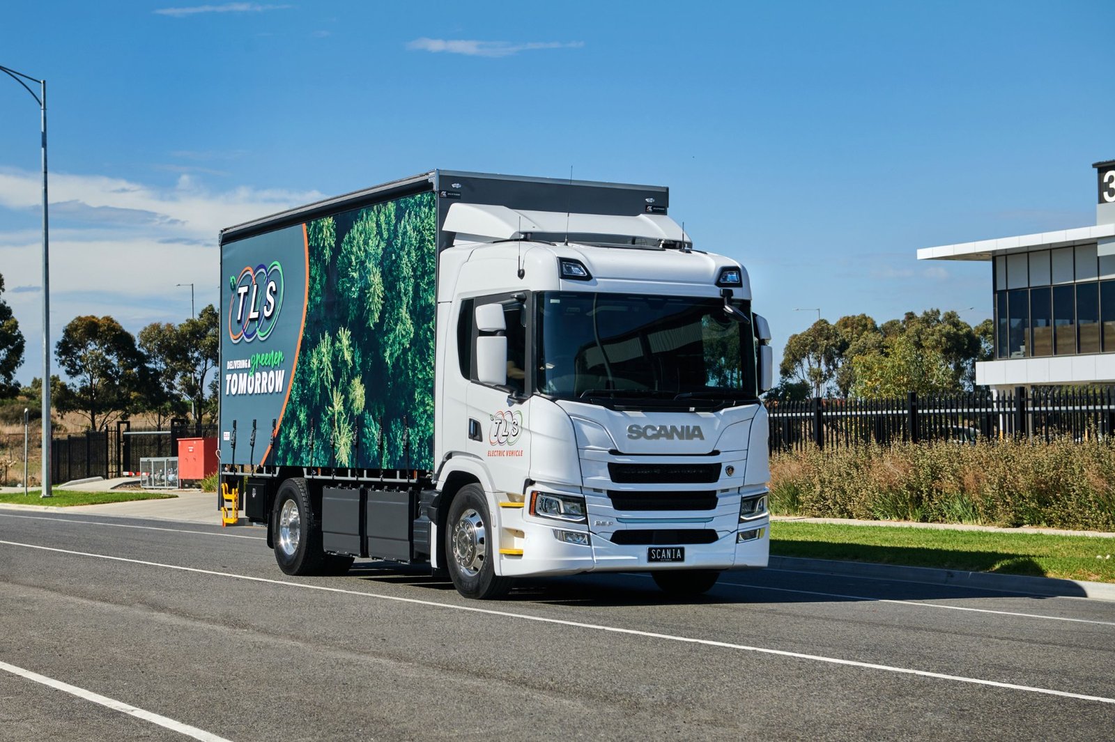 Total logistics solutions in the future with their first screw-up truck